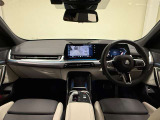 ☆センターパネルを運転席側に僅かに傾けたBMW独特のインパネ☆【駆け抜ける歓び】はここからもスタートしております☆
