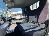 清潔なキャビン内☆運転ラクラク6AT!