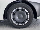 【純正ホイールキャップ装備】純正なのでバチっと決まっていてかっこいいですね☆