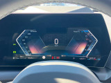 運転の楽しいBMWでは、アクセルを踏み込んでしまいそうになりますが、速度表示も見やすいため、常にお車の速度を把握できます。