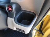 運転席用のカップホルダーです。