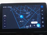 ディスプレイオーディオ(コネクティッドナビ対応)PLUS搭載。T-Connectご契約で2028年12月まで無償で利用できるナビ(期限到来後は有償)と、解約後も利用できる車載ナビが搭載されています。