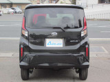 自動車だけではなく、オートバイやトラック、建機までもお取り扱いしております。お客様方とツーリング等も行っております。