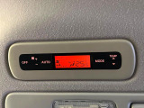 【リアオートエアコン】広い後部座席には必須の機能!風量や温度を自動で調整し前席と同様な車内環境にしてくれるリアオートエアコンを装備。夏の暑さも冬の寒さもストレスなく快適にお過ごしいただけます♪