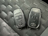 キーを取り出さずにドアを施錠&解錠。クルマの始動も可能です。