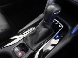 親しみやすいシフトです。 坂道や信号の多い日本では操作が簡単でいいです。 シフトチェンジしやすい所に配置されているので操作し易いですよ。