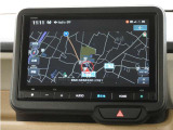 純正8インチHondaCONNECTナビ(VXM-245ZFEi)&バックカメラが装備されているので、普段の使い勝手もロングドライブも快適です。
