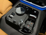 I-driveコントローラーでモニター部分を操作します。直感的に使用することが可能です。
