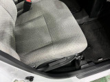 痛みの出やすい運転席シートの角、フロアマット、座面、ともに良好です