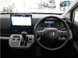 運転にかかわる様々な操作を安全に行えるように視点移動が少なく、操作性に配慮されたスイッチ類が凝縮されたコクピットです。