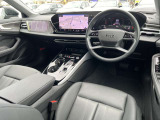 洗練された機能性の高いインテリア。長く使っても飽きないデザインがAudiです。触感にもこだわっております。
