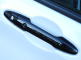 ★ドアハンドル★スマートキーシステムで、鍵の出し入れが不要になり、手が塞がっていてもラクにドアを開錠・施錠できます!