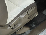 ◆シートハイトアジャスター◆運転席を上下に高さ調節ができます!運転ポジションを体格に合わせてシート調整できます。