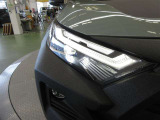 シャープな多角形で構成された特徴のあるBi-Beam LEDランプ+LEDクリアランスランプ(オートレベリング機能付)