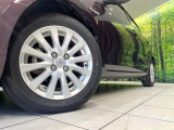 【オプション15インチアルミホイール】外観にマッチした純正アルミホイールを装着しております。各種社外アルミホイールや、スタッドレスタイヤも取扱いしております。是非ご相談ください♪