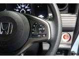 Hondaセンシングの機能のひとつ、アダプティブクルーズコントロール付!アクセルから足を離しても設定したスピードと前車との車間を保ち走行してくれます!車線維持もアシスト☆高速道路で疲労軽減ですね☆