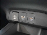 ◆USBチャージャー、12Vの電源ソケット◆使いやすい場所に装備されています。