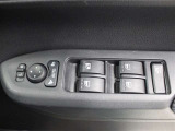 運転席からも操作可能な全席パワーウィンドウが装備されています。