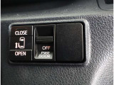 片側電動スライドドアのスイッチ付です。車内からもスイッチひとつで楽にドアの開閉が可能です。電動なので開閉時に力を使う必要がなく、半ドアになることもありません!