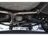 車両後方からの下回りです。マフラー防錆塗装や下回り防錆施工等も可能でございます。