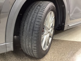 タイヤの状態はご覧の通りです。車両の状態書と併せてご確認くださいませ。