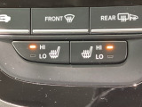 運転席と助手席にはシートヒーターが付いています☆寒い時期に腰周りを温めてくれるので体全体が温まりやすいのは勿論、暖房と違い顔に風が当たらないので、乾燥肌やドライアイの方でも大丈夫☆