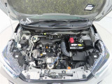 車にとって、とても大切な部分のエンジンルーム。綺麗に清掃済みで安心です。