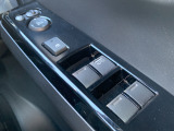 パワーウィンドウです!運転席でラクラク操作!運転席以外からの開閉を防ぐボタンが運転席にのみございますので、一緒に乗っているお子さんやワンちゃんが開けてしまう心配もございません!