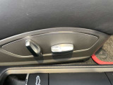 電動リクライニングおよび高さ調整機構。スムーズに動作することを確認済みです。