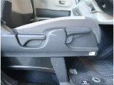【シートアジャスター】上下調整できるシートアジャスター!運転手にあったドライバーズポジションができますね。