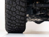 車体を前方から見た際の【右前輪】です。溝の残量やキズの有無など、より状態を詳しくお知りになりたい場合はスタッフまでお尋ね下さいませ。