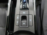 電動パーキングブレーキを搭載。スイッチ操作でパーキングブレーキを作動・解除することが可能ですので、操作の力が不要ですよ♪
