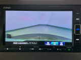 【バックカメラ】運転が苦手な方も車庫入れラクラクです!ギアをリバースに入れれば自動的に切り換わりますので、面倒な操作は不要です♪狭い駐車場もお車を傷つけず安心ですね!