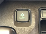 【eコンスイッチ】低燃費運転をサポートするECONモード。スイッチをONすると、エンジンやトランスミッション、A/Cなどを協調制御し、燃費の向上に貢献。エコドライブの効果を高めます。