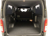広々としたラゲージスペースを備えています。大きなものや長さのある荷物もしっかりと積み込めますよ。