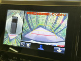【パノラミックビューモニター】専用のカメラにより、上から見下ろしたような視点で360度クルマの周囲を確認することができます☆死角部分も確認しやすく、狭い場所での切り返しや駐車もスムーズに行えます。