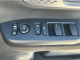 【スイッチ】パワーウィンドウ操作部、きれいに除菌し納車いたします。