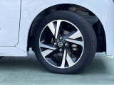 日産純正アルミホイール タイヤサイズは165/55R15です。