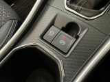 【オートブレーキホールド・電子パーキング】ホールド機能がONになっている状態でクルマが停止すると自動でブレーキが作動!知らずうちにブレーキが緩んでしまった時、運転で足が疲れた時などに役立ちます♪