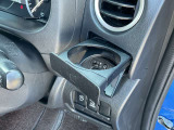 運転席の手の届きやすい位置にドリンクホルダーがある為、とても便利です!