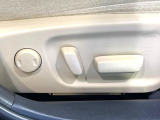 【パワーシート】スイッチ一つで簡単にシートの微調整が可能!電動だから力もいりません!快適なシートポジションにセットして、快適なドライブをお楽しみください。