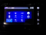 フルセグTVを搭載。CD/DVD再生、Bluetoothオーディオに対応しています。