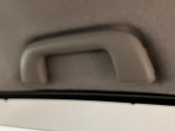 乗り降りがしやすくなるアシストグリップ装備!