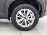 かっこいいホイールですね。 車のイメージを大きく左右するホイール部分はコダワリを持ちたいですね。