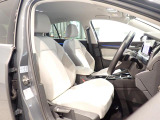 楽な姿勢で座ることが出来るので長時間の運転でも疲れにくいですし体もぶれにくいですよ。
