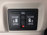 リアドアは乗り降りに便利な両側電動スライドドアです。また運転席に座っていながらスイッチ操作で自在にスライドドアを開け閉めできます。