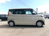 スライドドアですので、狭い駐車場での、乗り降りも、しやすく便利です。