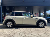 MINI専門のメカニックが、100項目にも上るポイントを徹底的にチェック。交換基準に達した部品があれば、交換整備の後にお客様へご納車致します。