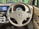 インテリアに合わせたデザインのステアリングは、運転される方のことも考え、運転しやすい形状、大きさです。是非一度、実際に触ってお確かめください。