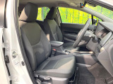 運転席まわりには十分なスペースがあり、大柄な方でもゆったり運転していただける環境です。